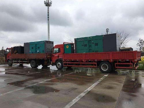 巴楚涂抹密封胶后，需要等待多长时间才能安装水冷式机油散热器密封件？